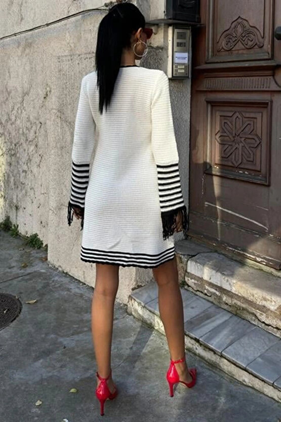 Triko Kolları Püsküllü Düğmeli Elbise 2849