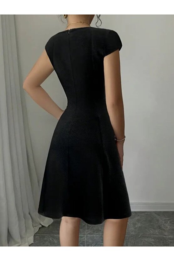 Gökyüzü Moda Kadın Kısa Kollu Geometrik Yakalı Janjan Krep Elbise