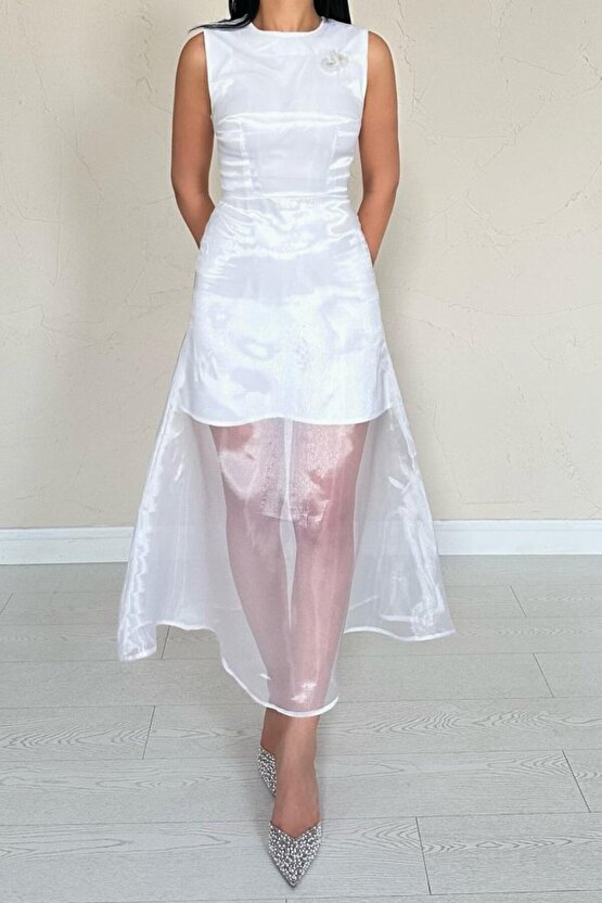 Gökyüzü Moda Beyaz Organze Detaylı Atlas Elbise
