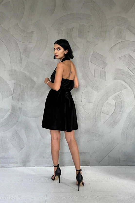 Siyah Boyundan Geçmeli Elbise