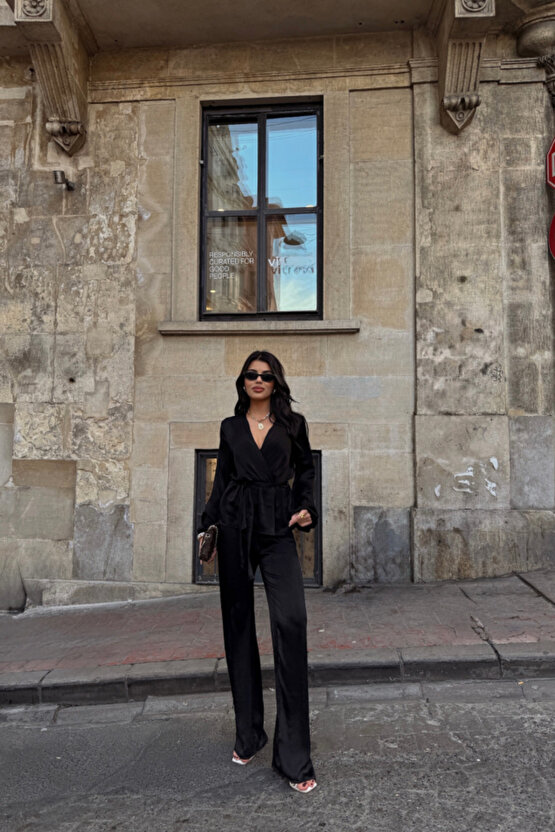 Gökyüzü Moda SATEN KRUVAZE BAĞLAMALI BLUZ- PANTOLON TAKIM - Siyah