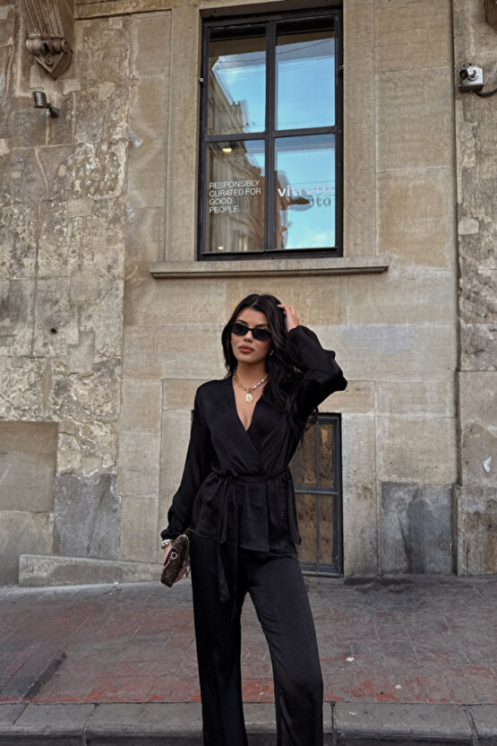 Gökyüzü Moda SATEN KRUVAZE BAĞLAMALI BLUZ- PANTOLON TAKIM - Siyah