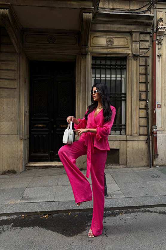 Gökyüzü Moda SATEN KRUVAZE BAĞLAMALI BLUZ- PANTOLON TAKIM - Fuşya