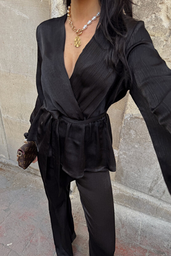Gökyüzü Moda SATEN KRUVAZE BAĞLAMALI BLUZ- PANTOLON TAKIM - Siyah