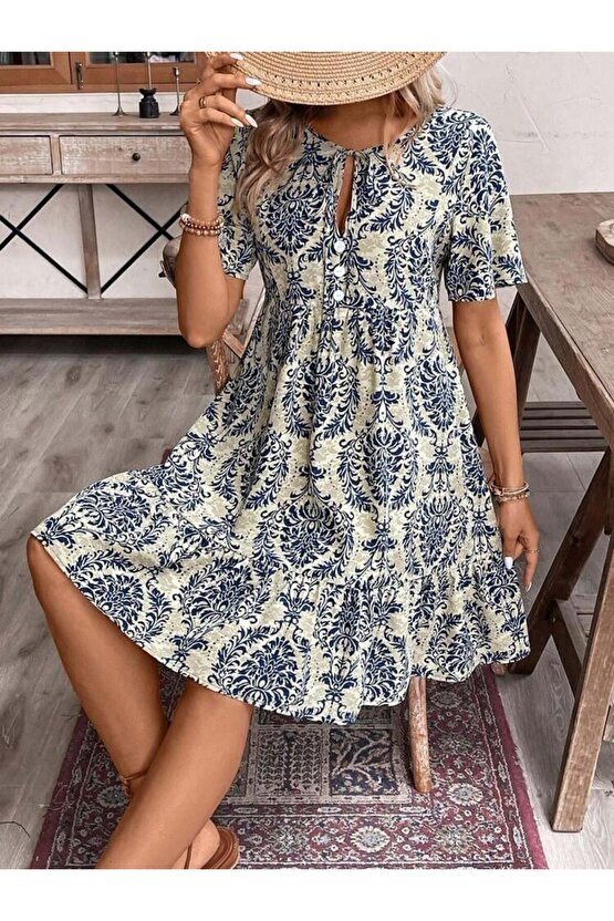 Kadın Kısa Kollu Yakadan Bağcıklı Desenli Fırfırlı Süprem Elbise