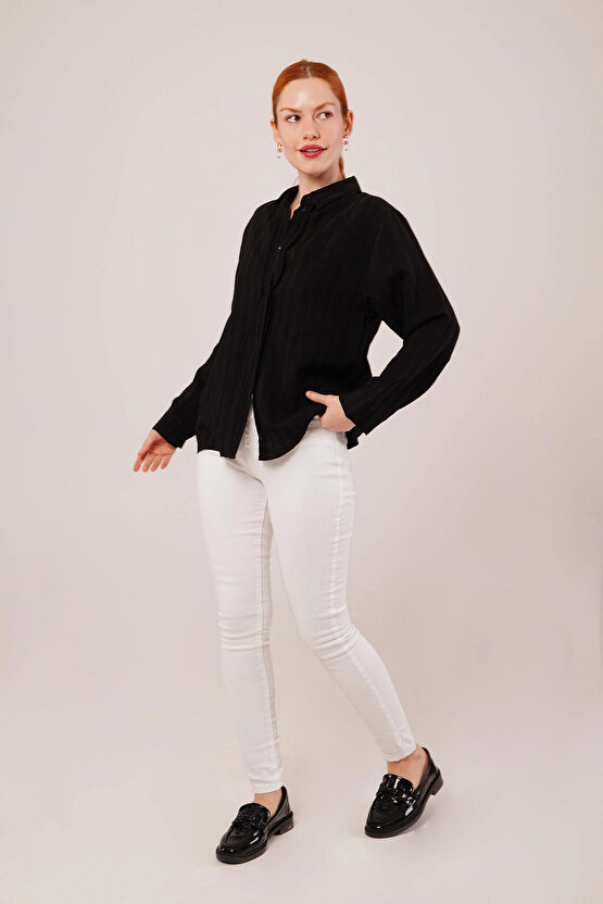 Düğmeli Ve Çizgi Detaylı iyah Gömlek