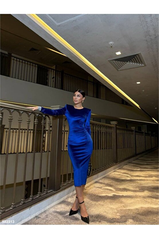 Gökyüzü Moda Kadın Bisiklet Yaka Vatkalı Manşet Detay Kadife Kumaş Midi Boy Elbise