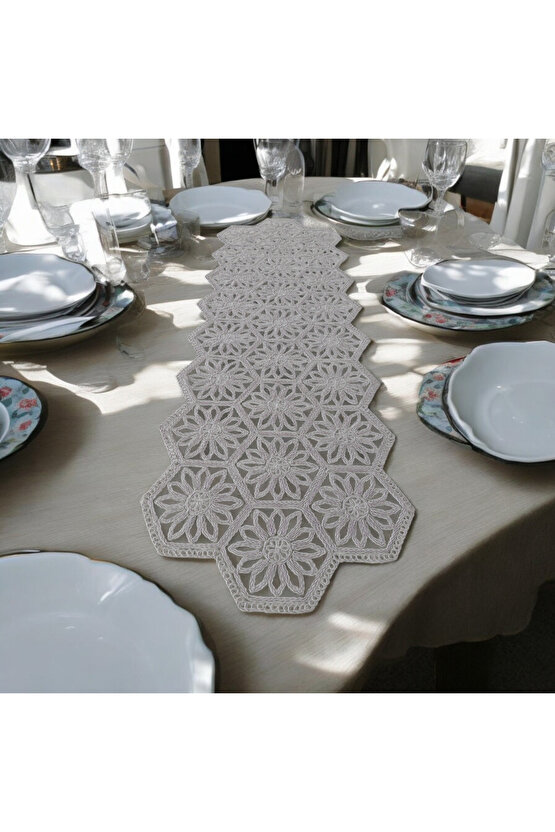 Fransız Dantel Yıldız Model 5 li, Masa Üzerine Runner İşlemeli Dantel (115X35CM