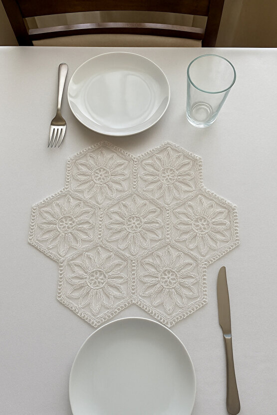 Fransız Dantel Yıldız Model 5 li, Masa Üzerine Runner İşlemeli Dantel (115X35CM