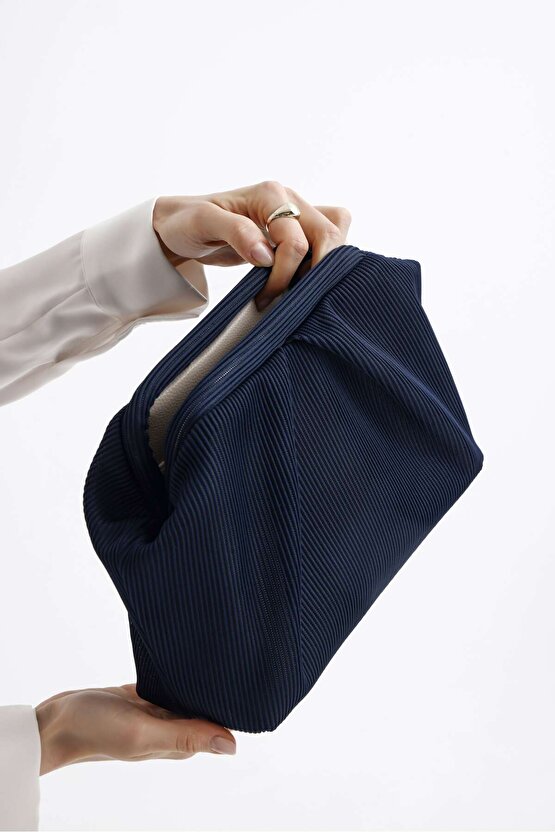 Heybes Kadın Lacivert Piliseli Clutch El Çantası