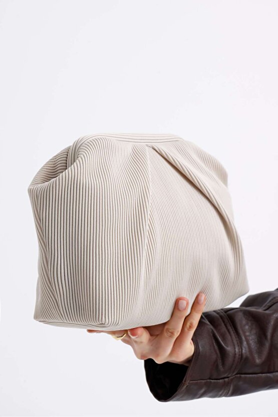 Heybes Kadın Krem Piliseli Clutch El Çantası