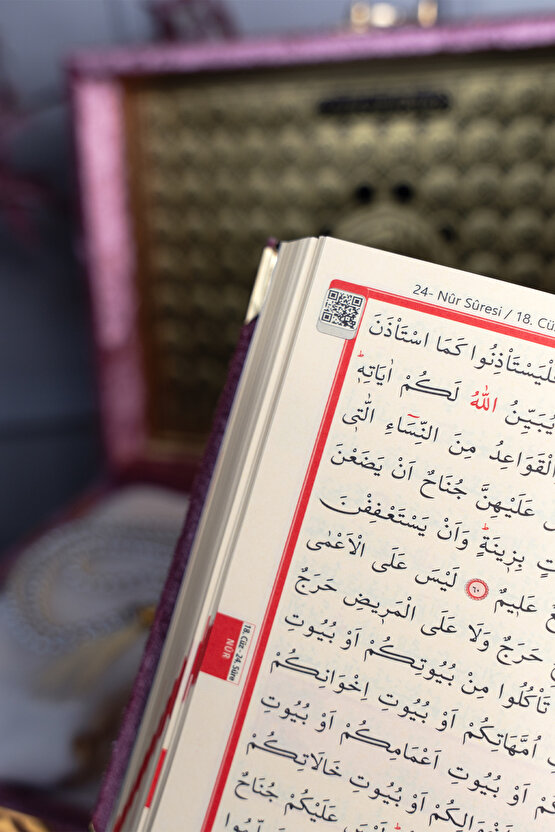 Kadife Kaplı Sandıklı Hediyelik Kuranı Kerim Seti | Lüks Ahşap Kutu, Kuran, Şal ve İnci Tesbih Seti