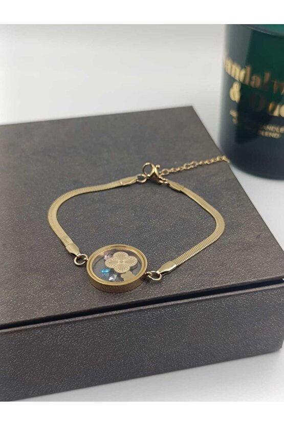 Cam Çerçeveli Yoncalı Çelik Bileklik