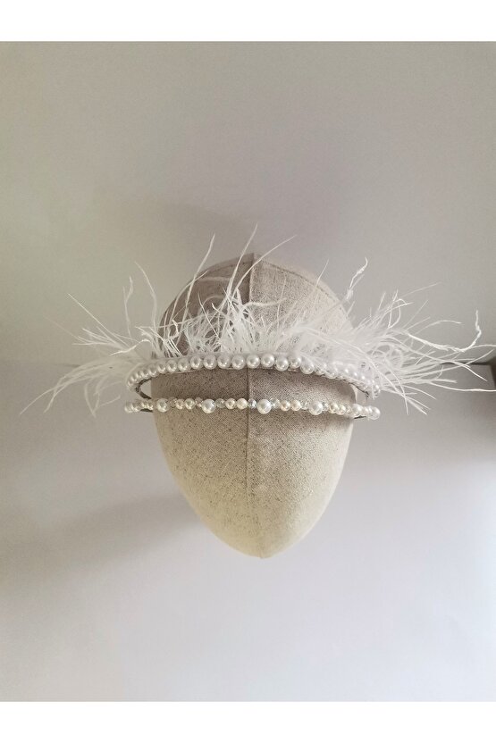 Beyaz Tüy ve İnci Işıltısı Taç
