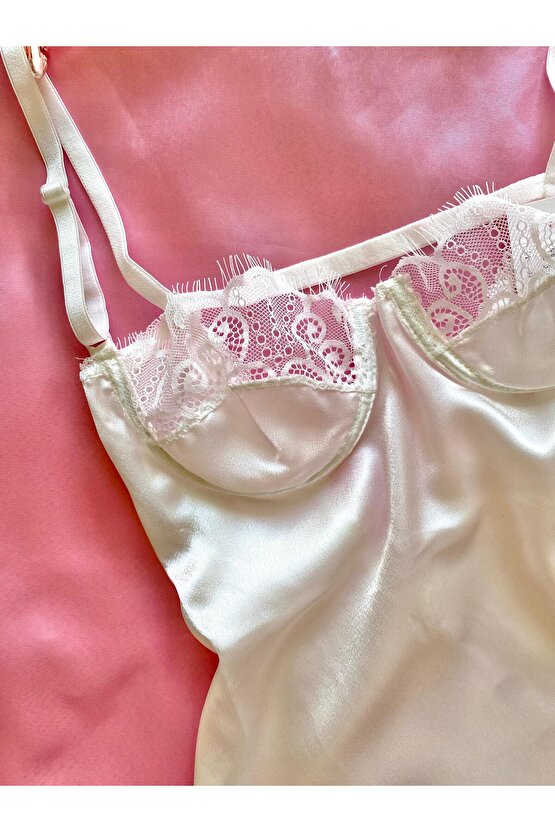 Dantel Detaylı Balenli Saten Gecelik