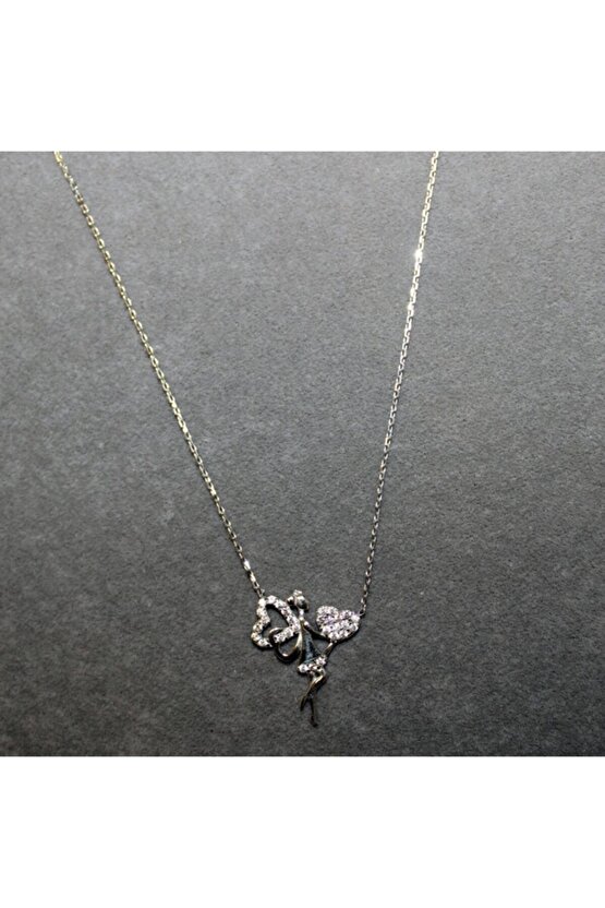 Kalpli Kanatlı Kadın