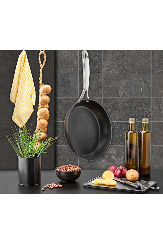 Arte Diamond Serisi Döküm Yanmaz Yapışmaz Çelik Saplı Tava 26 Cm