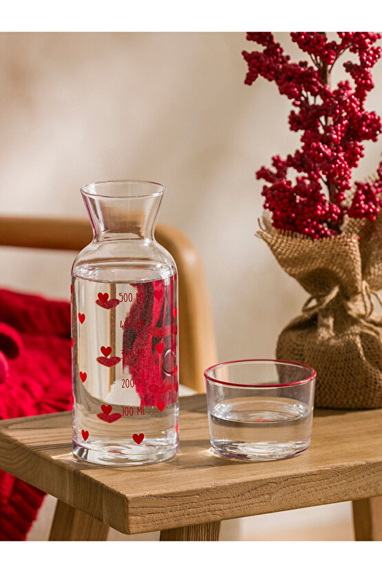 Kirmizi Kalp Baskılı Cam Sürahi 700 ml