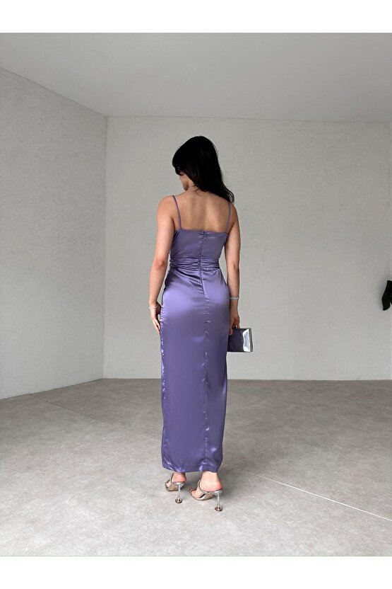 YIRTMAÇ DETAYLI ASKILI SATEN ELBİSE