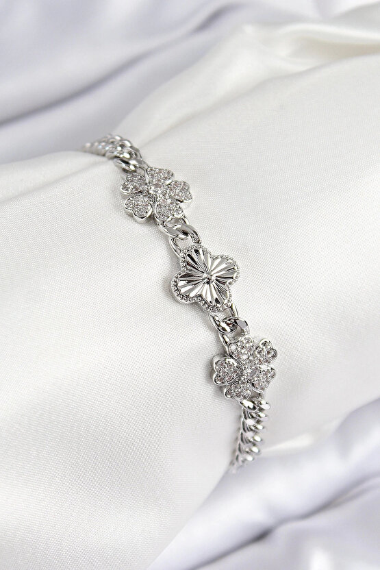 Pirinç Zirkon Taşlı Yonca Model Gümüş Renk Kadın Bileklik