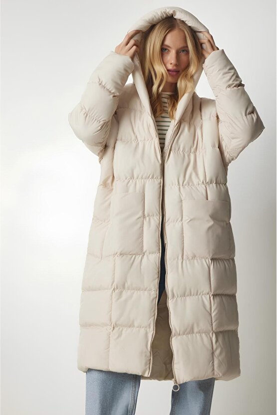 Kadın Oversize Uzun Kapüşonlu Şişme Mont – Bej