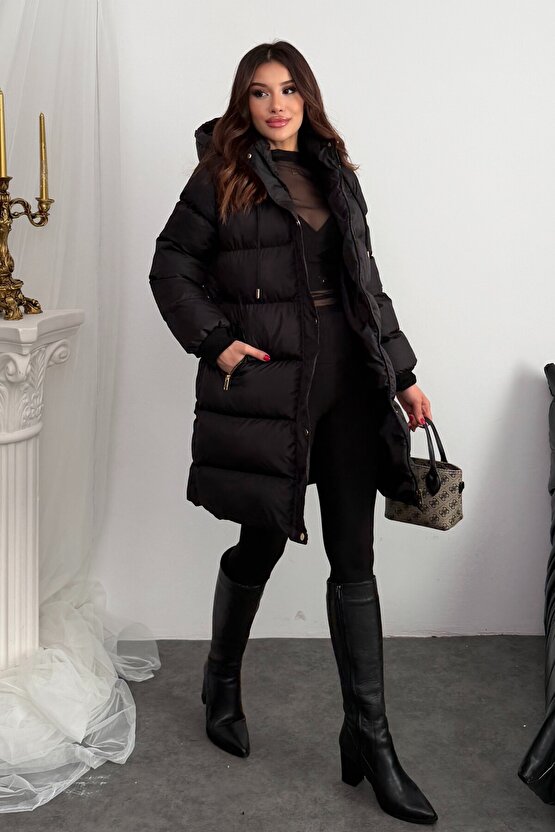 Kadın Siyah Uzun Kapüşonlu Şişme Mont – Oversize Kışlık Gold Düğmeli