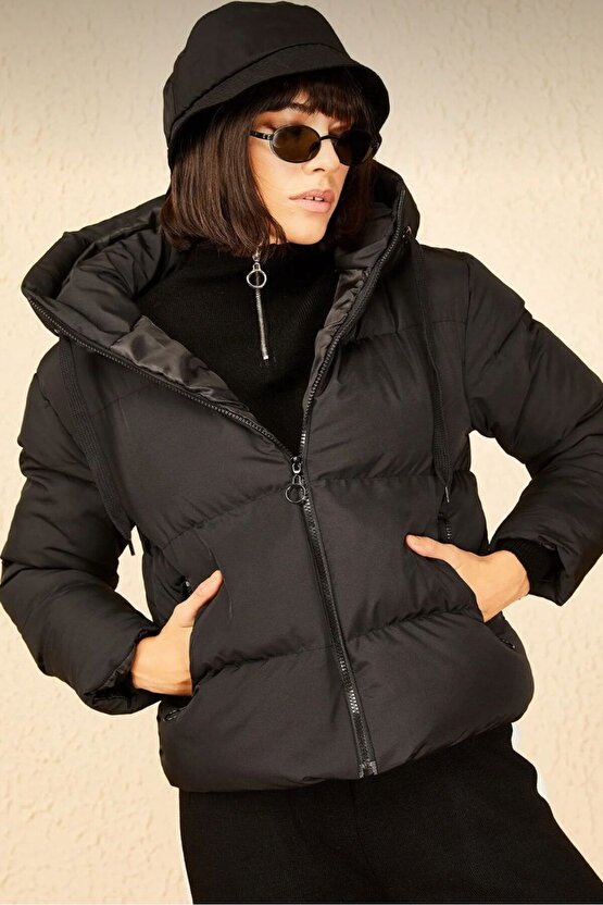 Kadın Siyah Kapüşonlu Şişme Mont - Oversize, Yaka Bağcıklı