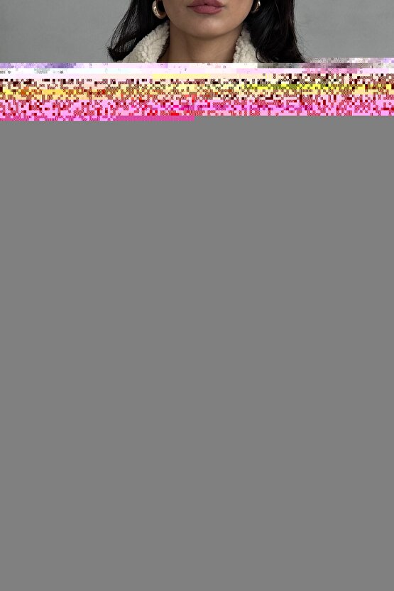 Tasarım Detaylı Bej Peluş Kadın Mont