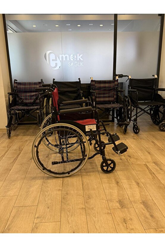 Wipperman marka Refakatçi Frenli Ekonomik Manuel Tekerlekli Sandalye