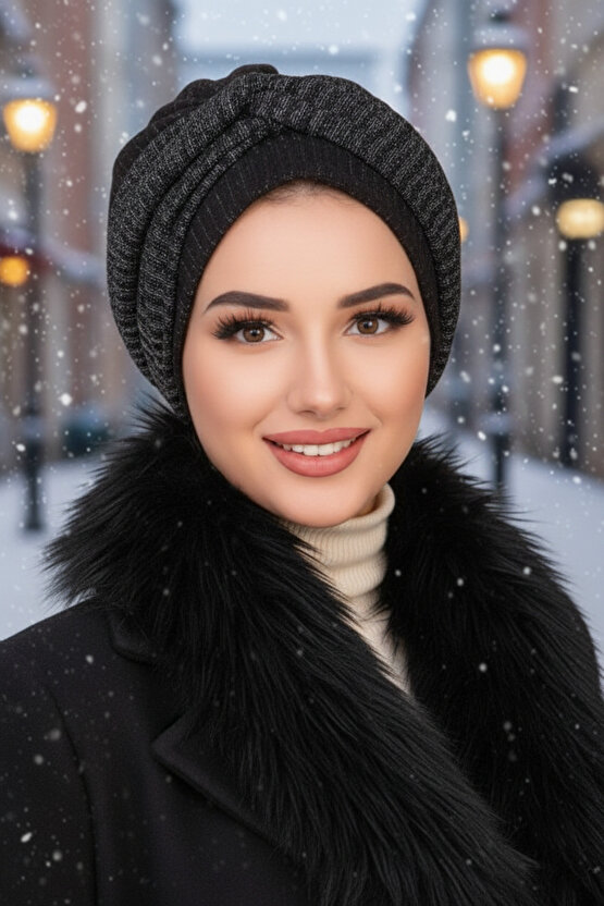 Siyah Gümüş Işıltı Burgu Detaylı Bone