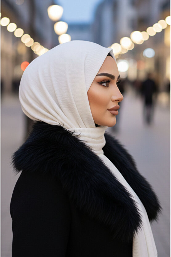 Beyaz Kapüşonlu Çıtçıtlı Şal