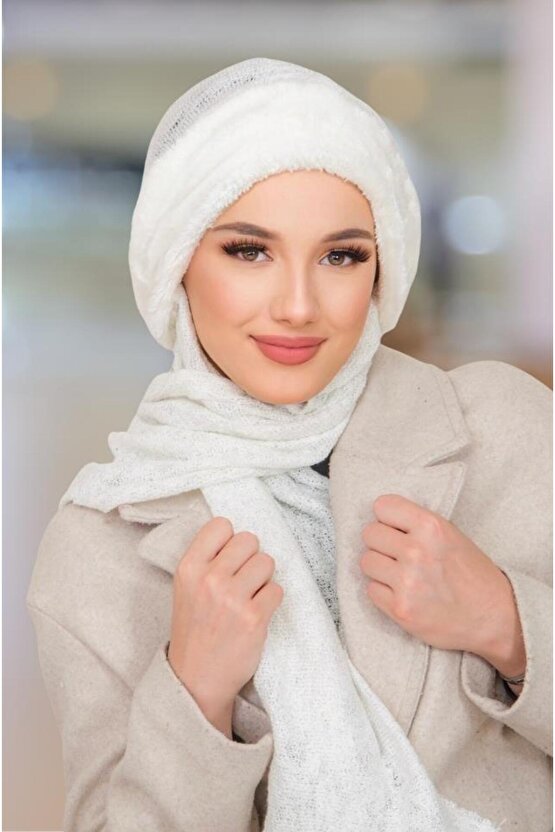 Beyaz Triko Kürklü Kelebek Bone Şal