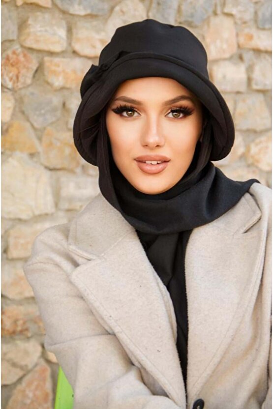 Siyah Aksesuar Detay Atkılı Vintage Şapka