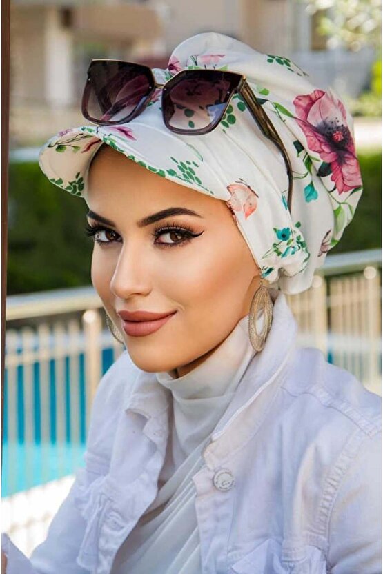 Beyaz Çiçek Desenli Şapka Bone