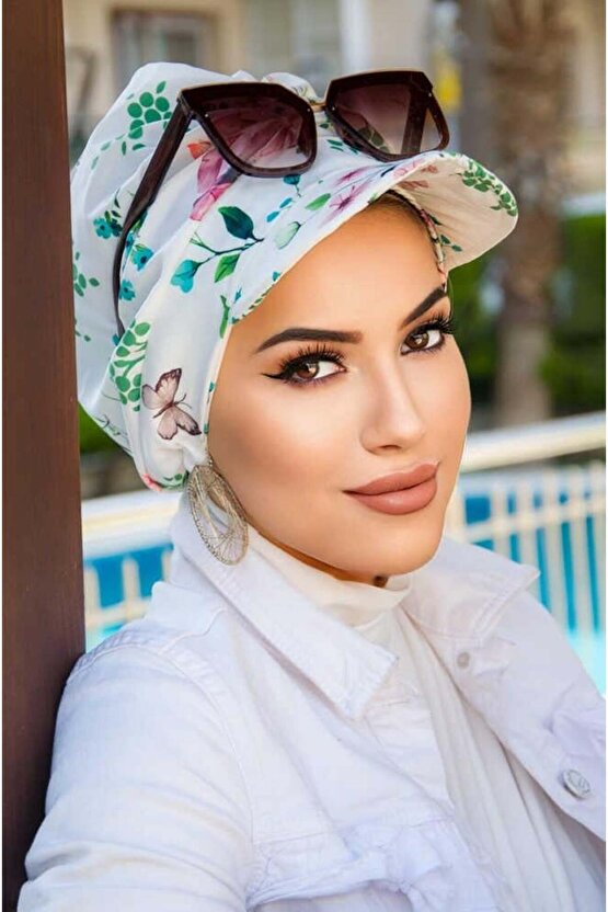 Beyaz Çiçek Desenli Şapka Bone