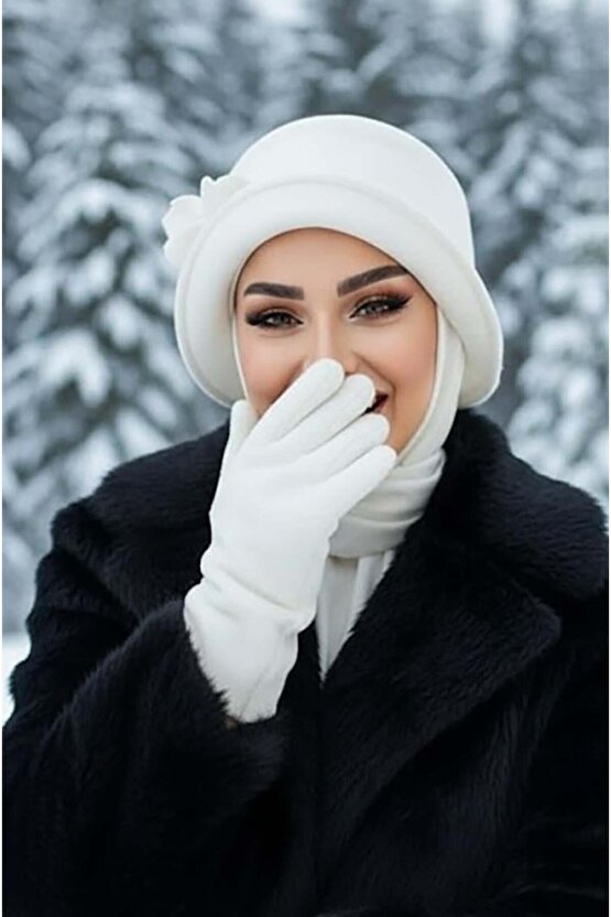 Kırık Beyaz Aksesuarlı Atkılı Vintage Şapka