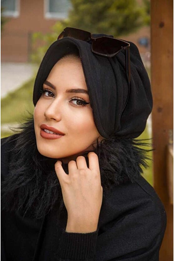 Siyah Kaşe Şapkalı Bone