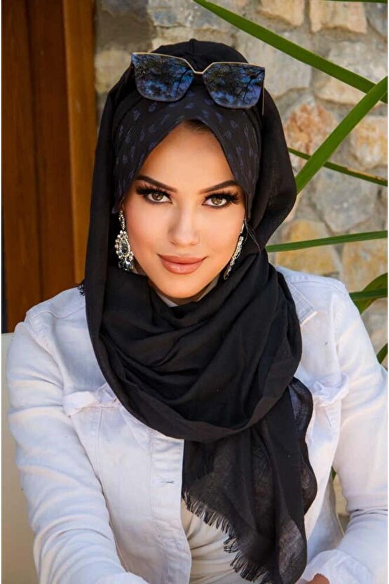 Siyah Çiçek Ön Desenli Şapka Şal