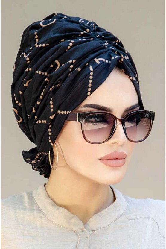 Siyah Marka Desenli Tokalı Bone