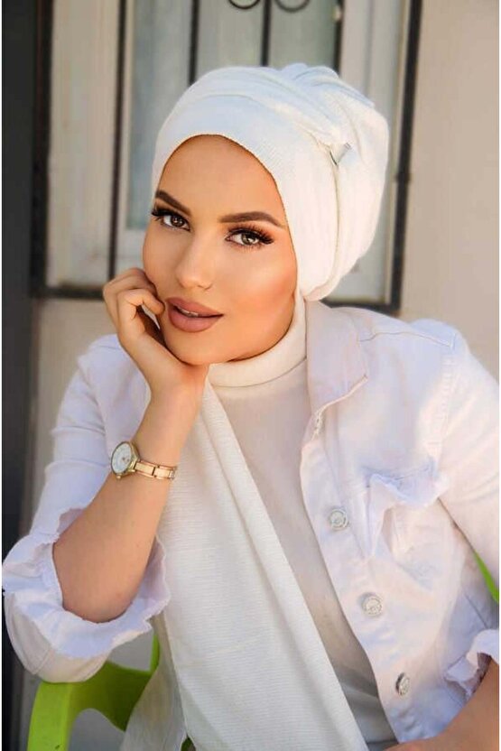 KırıkBeyaz Toka Detaylı Atkılı Bone