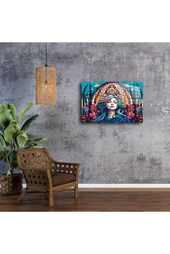 Taçlı Kadın ve Çiçeklerle Gotik Vitray Duvar Sanatı