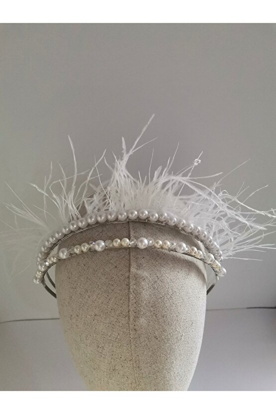 Beyaz Tüy ve İnci Işıltısı Taç