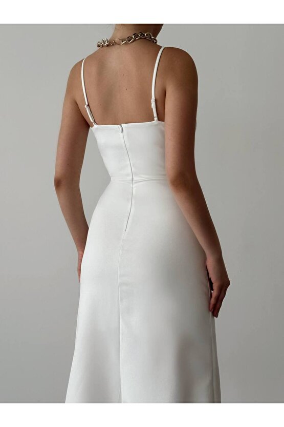 Gloplu Atlas Kumaş Yırtmaç Detaylı Midi Boy Beyaz Elbise