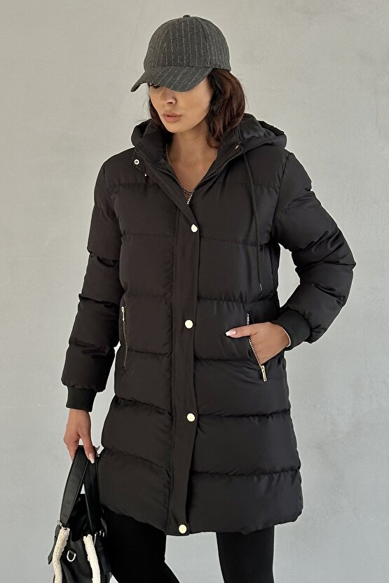 Kadın Siyah Uzun Şişme Mont - Kapüşonlu, Gold Detaylı
