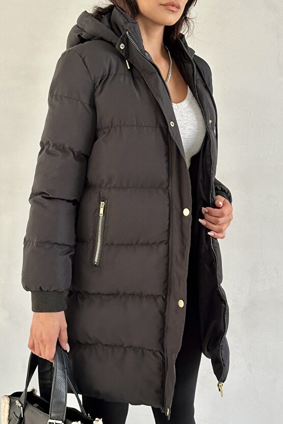 Kadın Siyah Uzun Şişme Mont - Kapüşonlu, Gold Detaylı