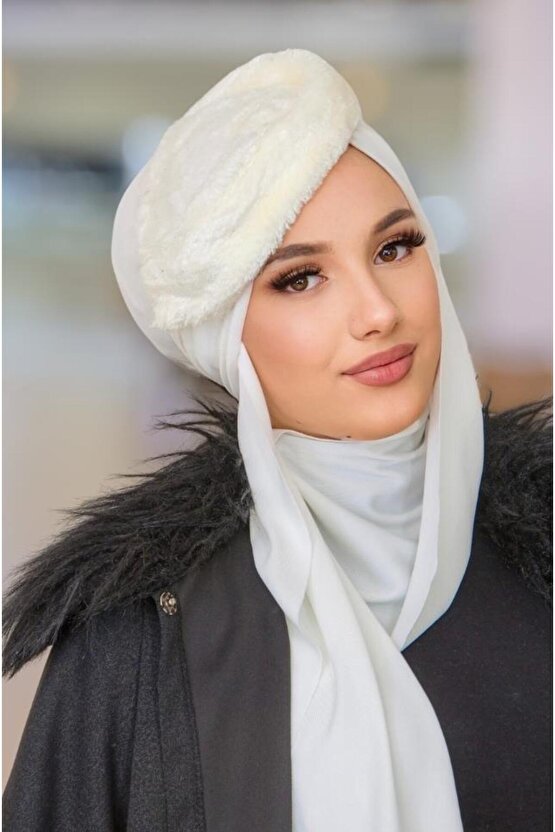 Beyaz Kürk Şapka Detaylı Kelebek Bone Şal