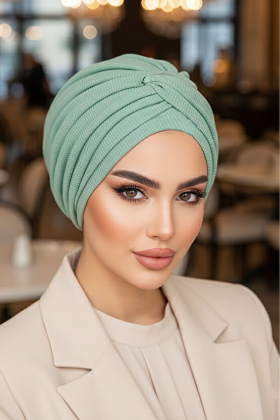 Pastel Yeşil Burgu Detaylı Bone