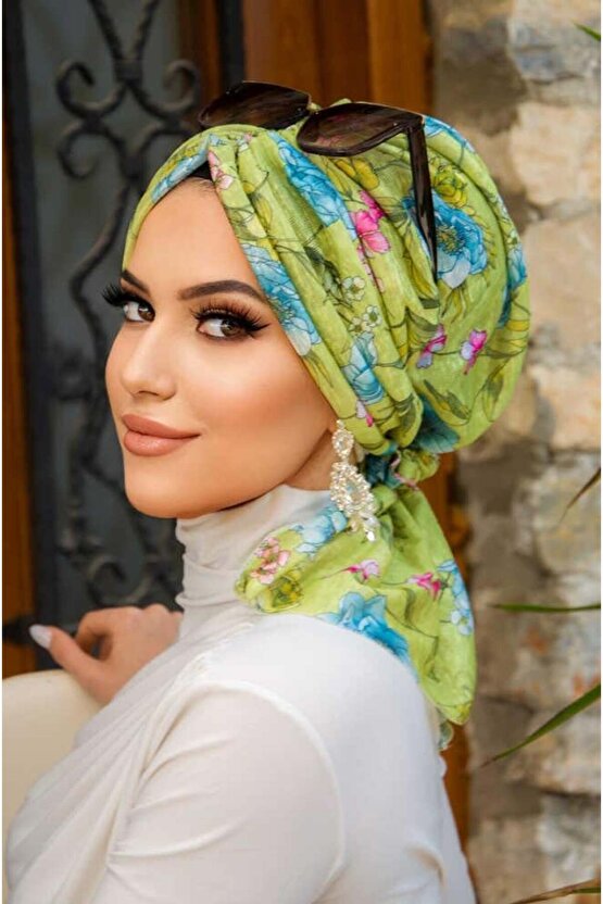 Fıstık Yeşil Çiçekli Tokalı Bone