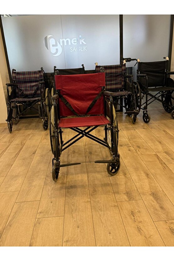 Wipperman marka Refakatçi Frenli Ekonomik Manuel Tekerlekli Sandalye
