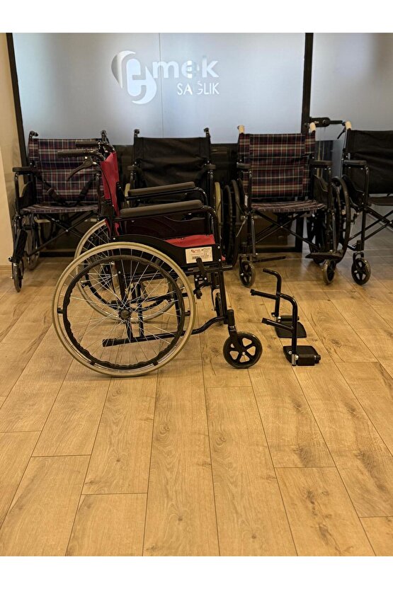 Wipperman marka Refakatçi Frenli Ekonomik Manuel Tekerlekli Sandalye